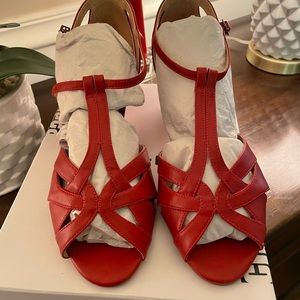 Chelsea Crew Red Pump